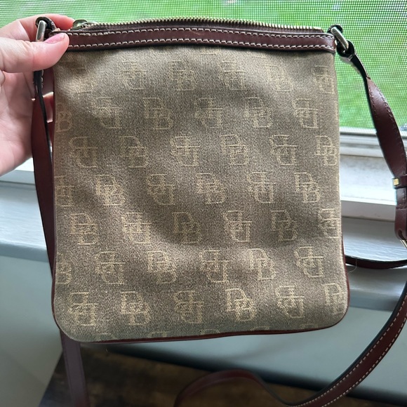 Vintage Dooney and Bourke crossbody bag - Picture 7 of 11